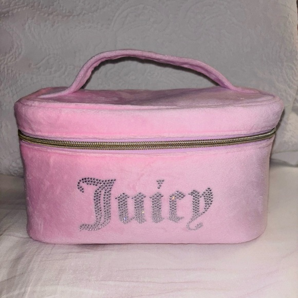 Juicy Couture Light Pink Velvet Cosmetic Case - Picture 1 of 7